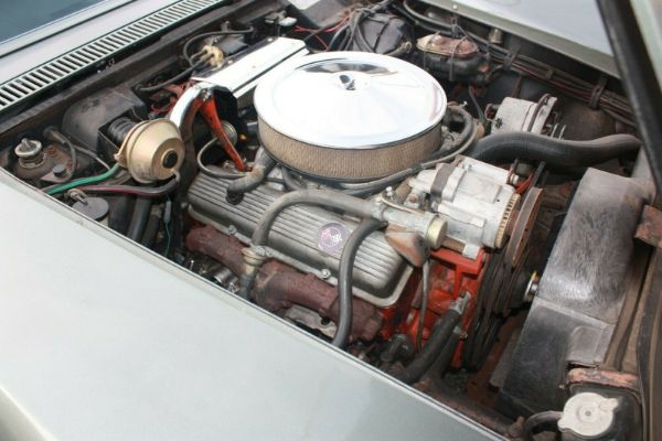 klasicni-corvette-model-iz-1971-godine-sa-svega-2155-predenih-kilometara-11