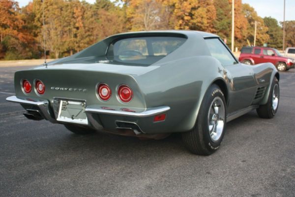 klasicni-corvette-model-iz-1971-godine-sa-svega-2155-predenih-kilometara-5