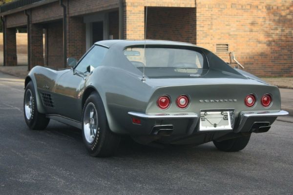 klasicni-corvette-model-iz-1971-godine-sa-svega-2155-predenih-kilometara-4