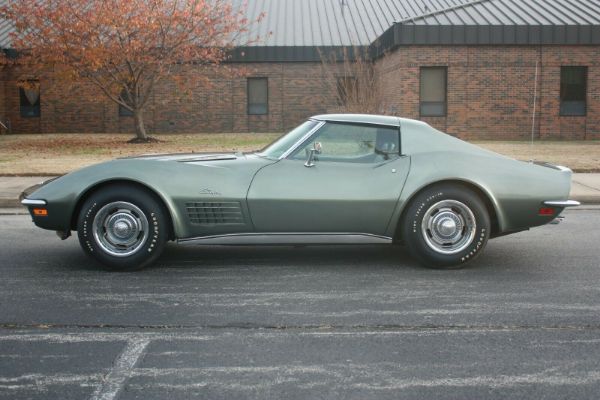 klasicni-corvette-model-iz-1971-godine-sa-svega-2155-predenih-kilometara-2