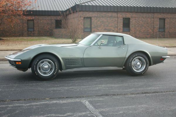 klasicni-corvette-model-iz-1971-godine-sa-svega-2155-predenih-kilometara-1
