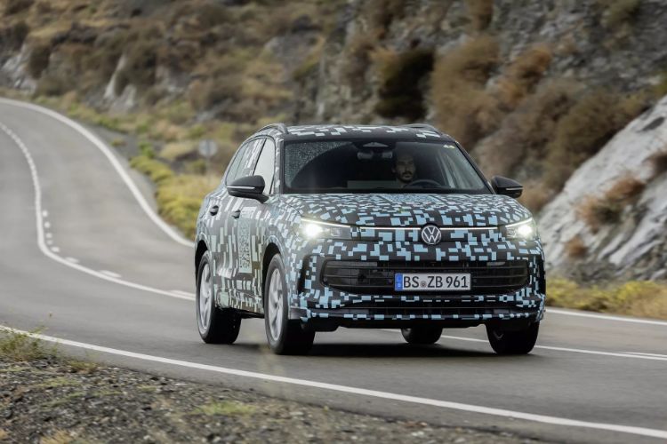 vw-tiguan-official-teaser-21
