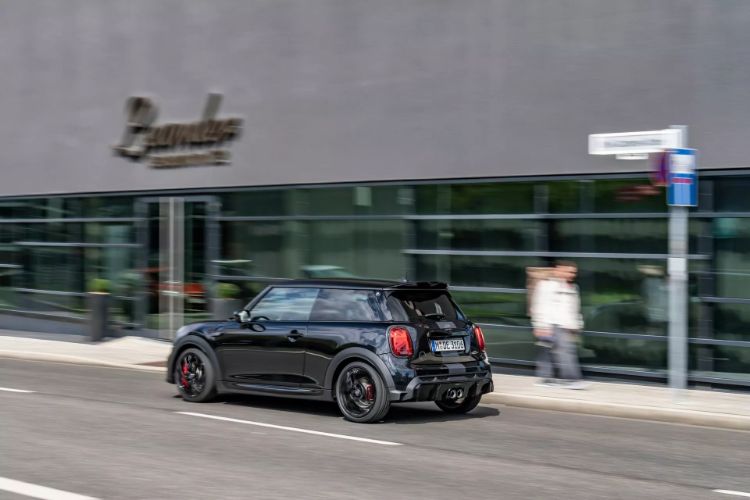 mini-john-cooper-works-1to6-edition-5