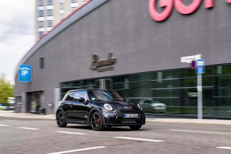 mini-john-cooper-works-1to6-edition-10