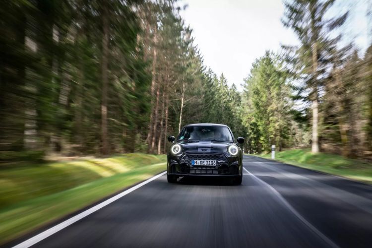 mini-john-cooper-works-1to6-edition-23