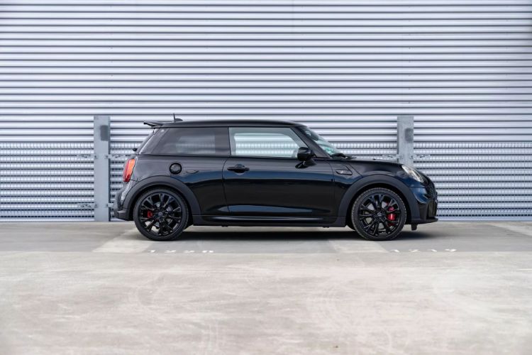 mini-john-cooper-works-1to6-edition-31