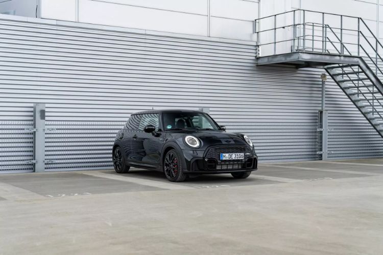 mini-john-cooper-works-1to6-edition-33