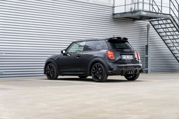 mini-john-cooper-works-1to6-edition-43