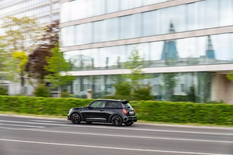 mini-john-cooper-works-1to6-edition-56