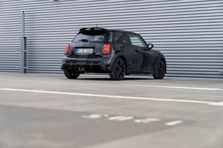 mini-john-cooper-works-1to6-edition-57