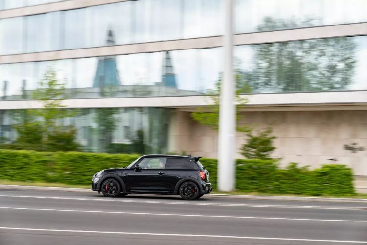 mini-john-cooper-works-1to6-edition-64