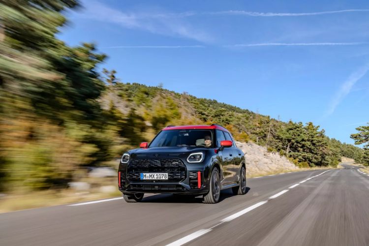 2025-mini-john-cooper-works-countryman-3