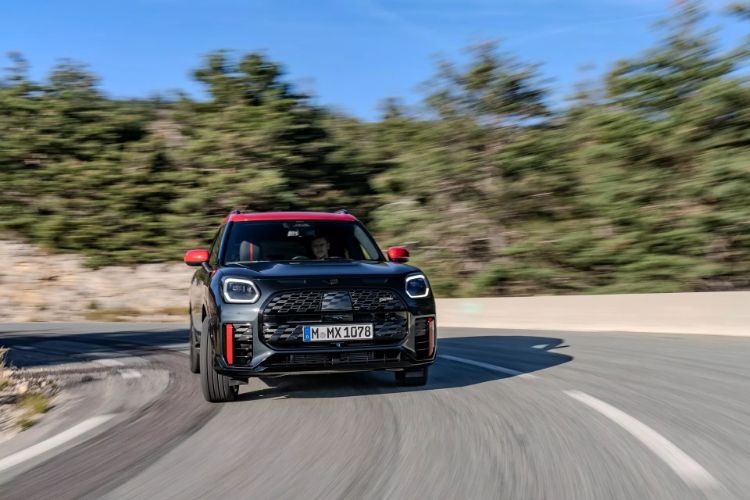 2025-mini-john-cooper-works-countryman-4