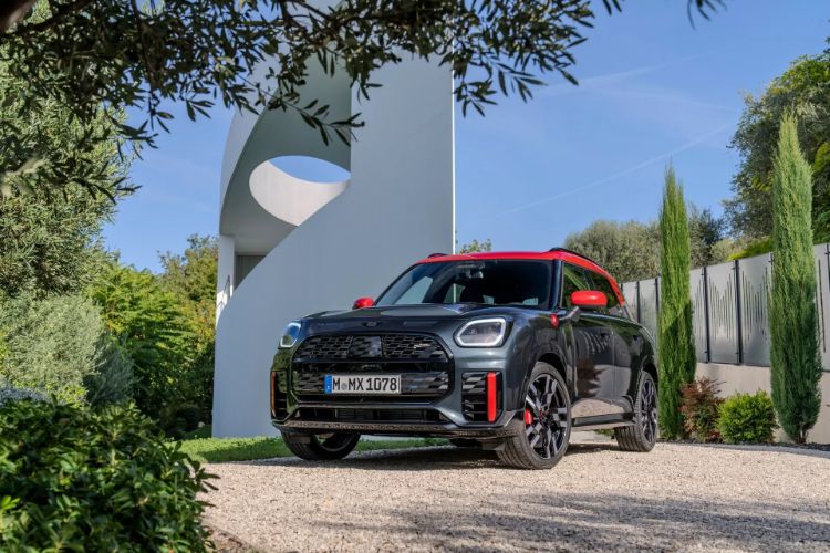 2025-mini-john-cooper-works-countryman-27