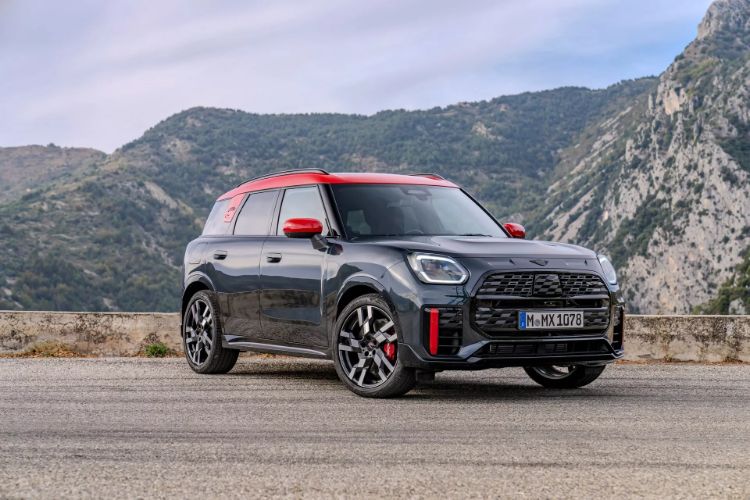 2025-mini-john-cooper-works-countryman-35