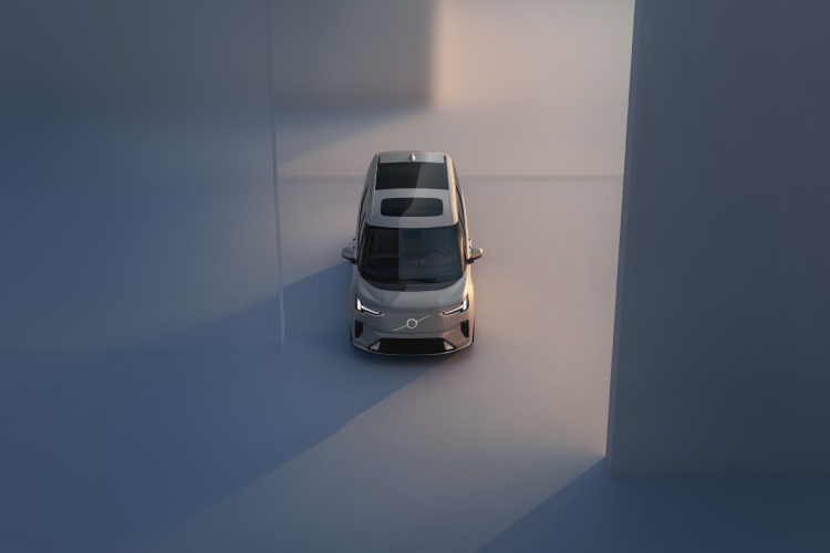 novi-elektricni-premium-mpv-volvo-em90-prosiruje-portfolio-brenda-1