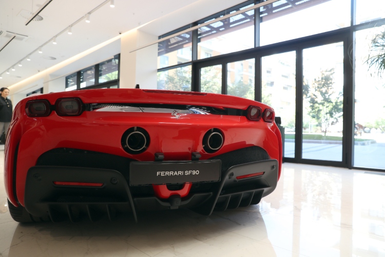 ferrari-sf-90-stradale-predstavljen-u-beogradu-2