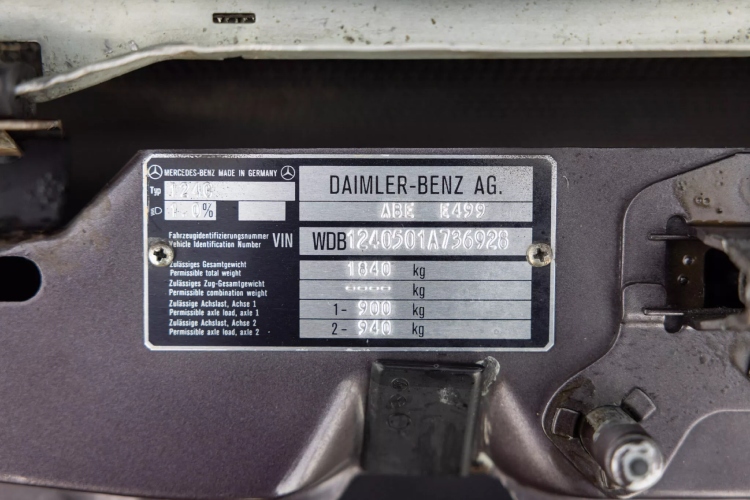 jedinstveni-boschert-b300-predstavlja-kako-bi-gullwing-izgledao-da-je-kreiran-devedesetih-1