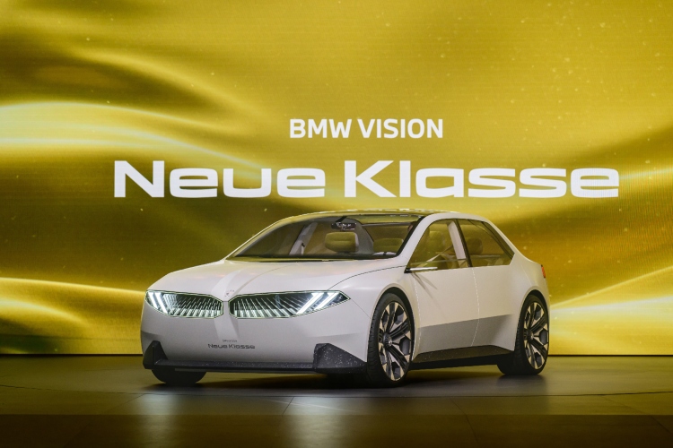 bmw-predstavlja-elegantnu-viziju-svoje-naredne-generacije-elektricnih-vozila-31