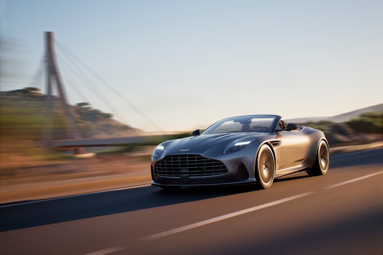 aston-martin-db12-volante-14