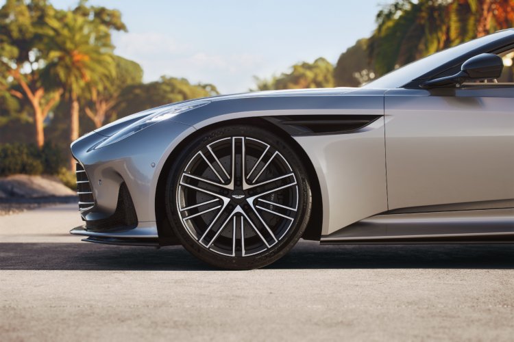 aston-martin-db12-volante-11