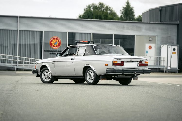 autoexclusive-volvo-262c-212-51