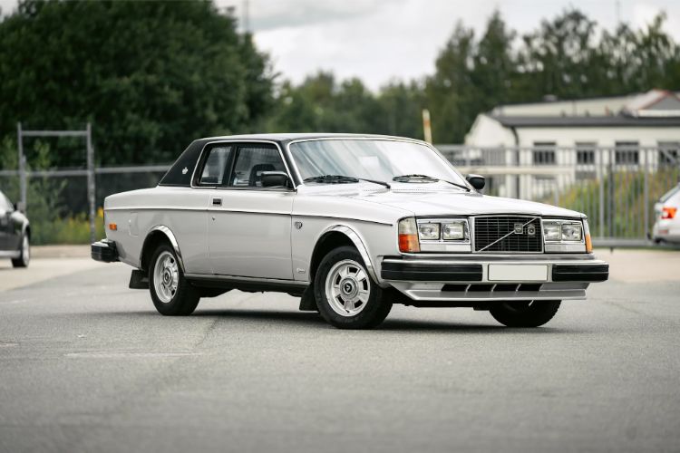 autoexclusive-volvo-262c-212-55