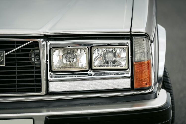 autoexclusive-volvo-262c-212-59