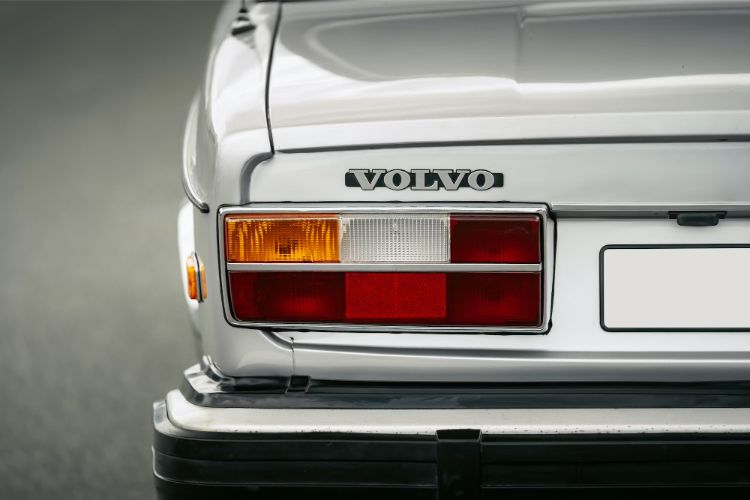 autoexclusive-volvo-262c-212-66