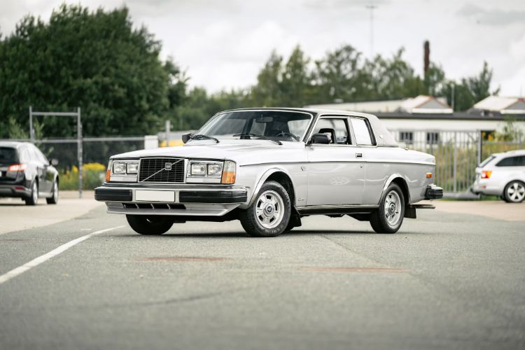 autoexclusive-volvo-262c-212-76