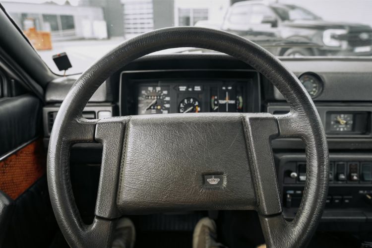 autoexclusive-volvo-262c-212-3