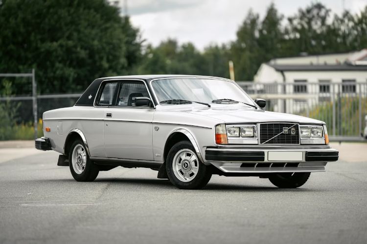 autoexclusive-volvo-262c-212-47