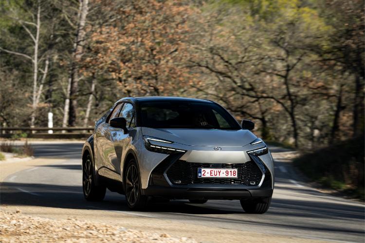 toyota-c-hr-plug-in-hybrid-220-koncept-automobila-za-put-sa-dvostrukom-dnk-28