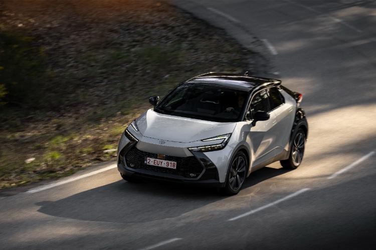 toyota-c-hr-plug-in-hybrid-220-koncept-automobila-za-put-sa-dvostrukom-dnk-30