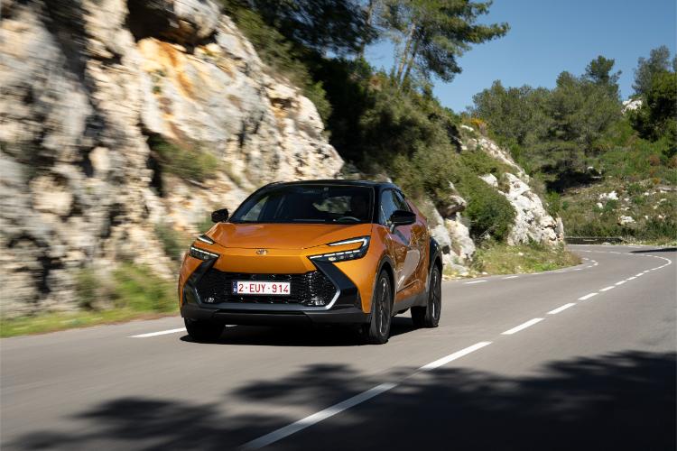 toyota-c-hr-plug-in-hybrid-220-koncept-automobila-za-put-sa-dvostrukom-dnk-36