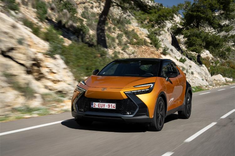 toyota-c-hr-plug-in-hybrid-220-koncept-automobila-za-put-sa-dvostrukom-dnk-40