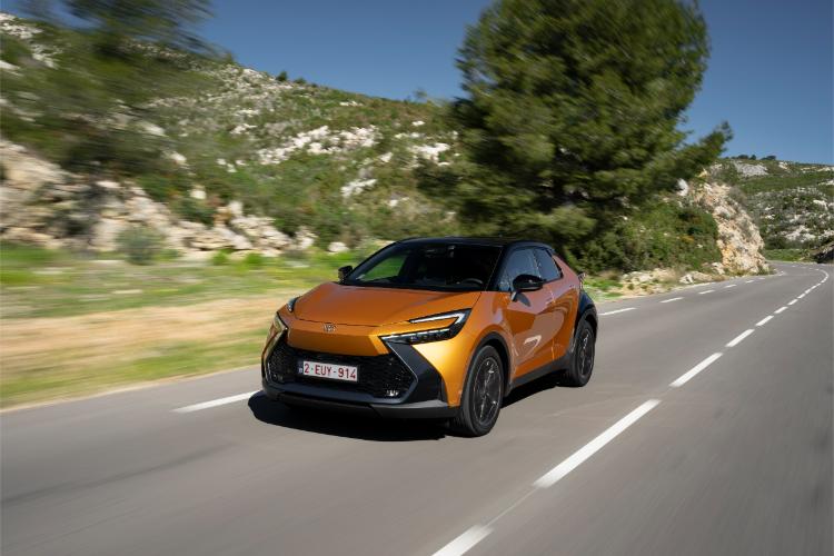 toyota-c-hr-plug-in-hybrid-220-koncept-automobila-za-put-sa-dvostrukom-dnk-42