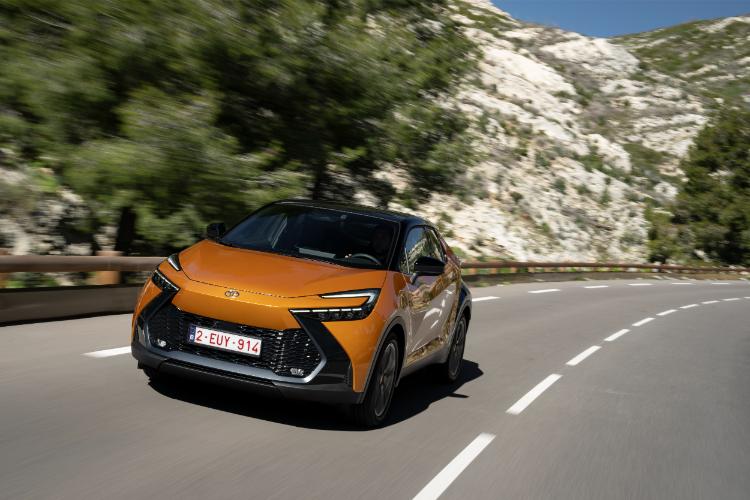 toyota-c-hr-plug-in-hybrid-220-koncept-automobila-za-put-sa-dvostrukom-dnk-43