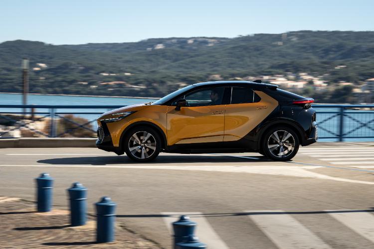 toyota-c-hr-plug-in-hybrid-220-koncept-automobila-za-put-sa-dvostrukom-dnk-51