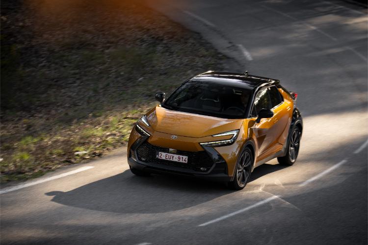 toyota-c-hr-plug-in-hybrid-220-koncept-automobila-za-put-sa-dvostrukom-dnk-57