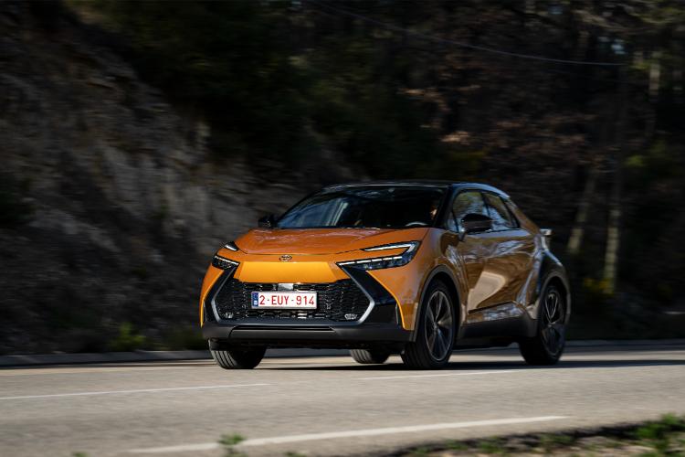 toyota-c-hr-plug-in-hybrid-220-koncept-automobila-za-put-sa-dvostrukom-dnk-58