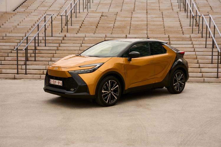 toyota-c-hr-plug-in-hybrid-220-koncept-automobila-za-put-sa-dvostrukom-dnk-76