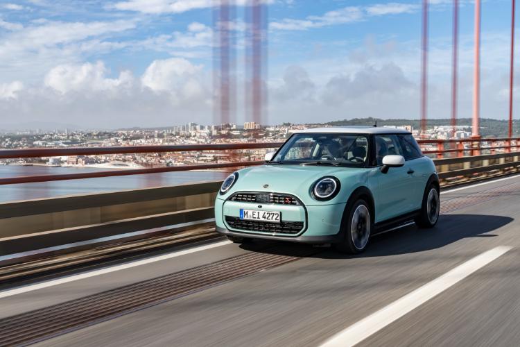 novi-mini-cooper-s-u-classic-opremi-sportske-performanse-i-bezvremenski-dizajn-6