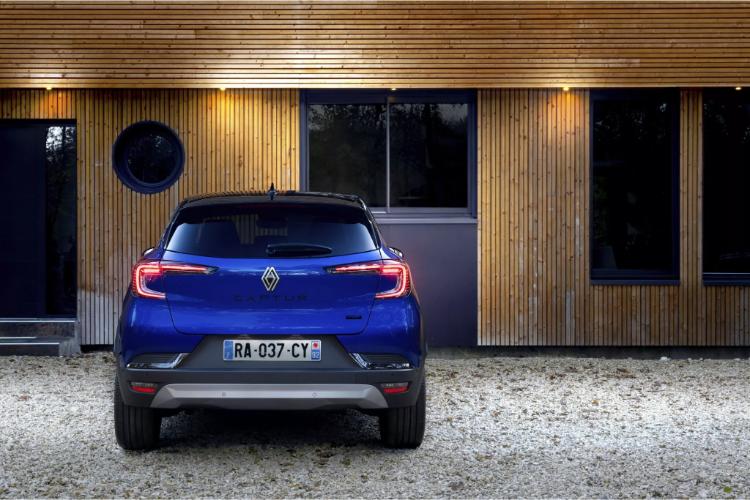 renault-captur-2024-dobija-novi-izgled-i-novu-esprit-alpine-opremu-11