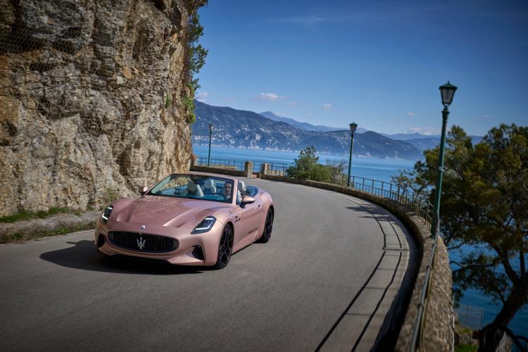 2025-maserati-grancabrio-folgore-zavodljivi-elektricni-kabriolet-dolazi-na-scenu-55