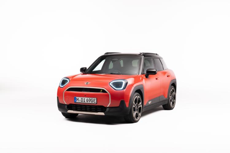 mini-aceman-prvi-crossover-model-za-segment-premijum-malih-automobila-1