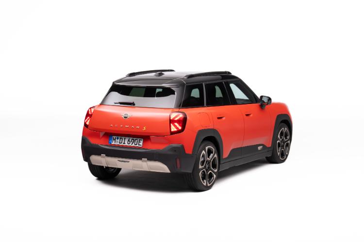 mini-aceman-prvi-crossover-model-za-segment-premijum-malih-automobila-9