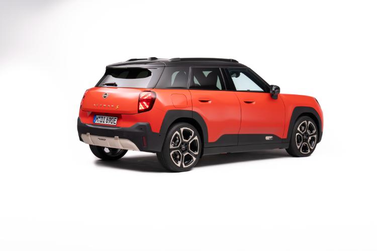 mini-aceman-prvi-crossover-model-za-segment-premijum-malih-automobila-10