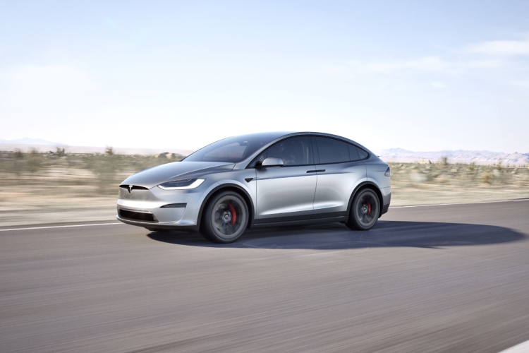 tesla-model-x-novi-problem-sa-krovnim-detaljima-jos-jedno-povlacenje-vozila-na-pomolu-3