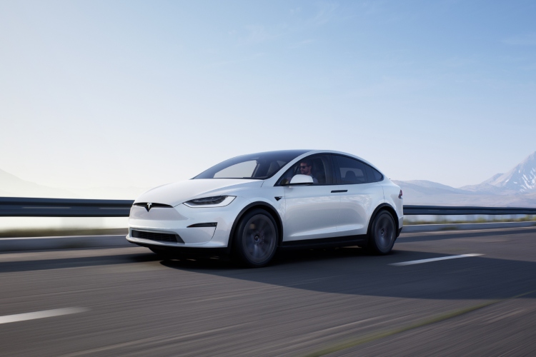 tesla-model-x-novi-problem-sa-krovnim-detaljima-jos-jedno-povlacenje-vozila-na-pomolu-6